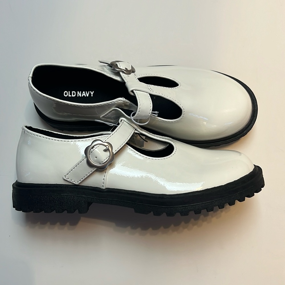 Old Navy Mary Jane Shoes Chunky White Patent Leather Dress Flower Buckle New